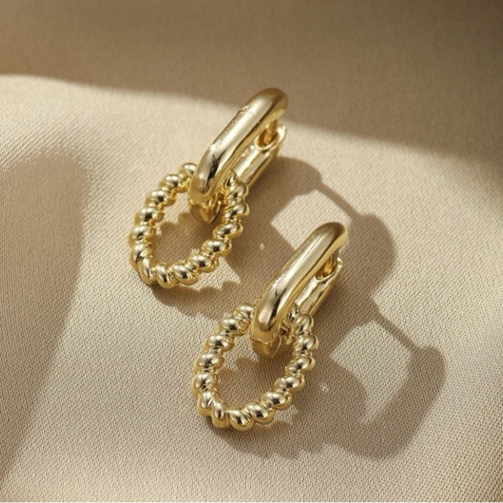 Elegant Gold Hoop Earrings